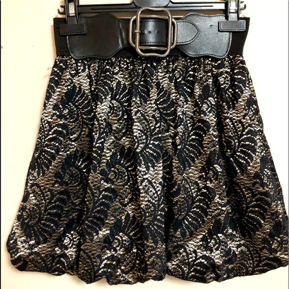 Women’s lace patterned skirt - Picture 1 of 3